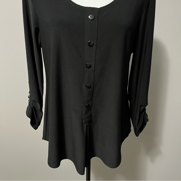 Pretty Women Henley Black 3/4 Sleeve Rounded Hem Top - Picture 5 of 11